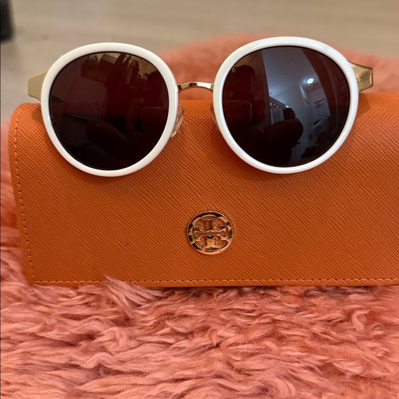 Tory Burch White-Rimmed Sunglasses with Orange Case - Picture 5 of 6